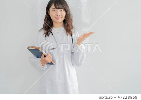 若い女性 医者 女医 ドクター 若い女性 医者 女医 ドクター 47228869