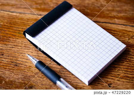 メモ帳とボールペン 47229220