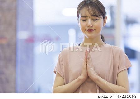 女性 ヨガ 女性 ヨガ 47231068