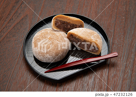 日本の伝統和菓子、とちもち 日本の伝統和菓子、とちもち 47232126