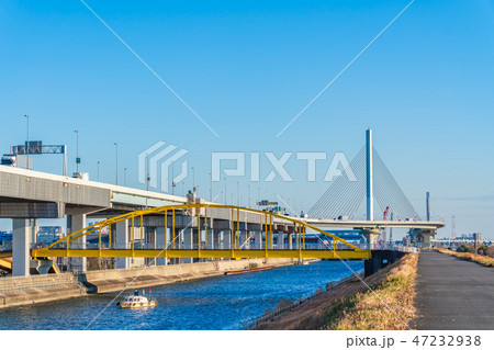 綾瀬川と首都高速 かつしかハープ橋 47232938