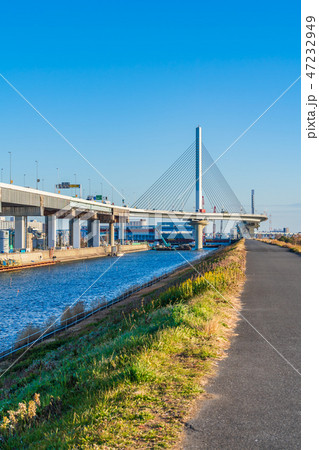 綾瀬川と首都高速 かつしかハープ橋 47232949