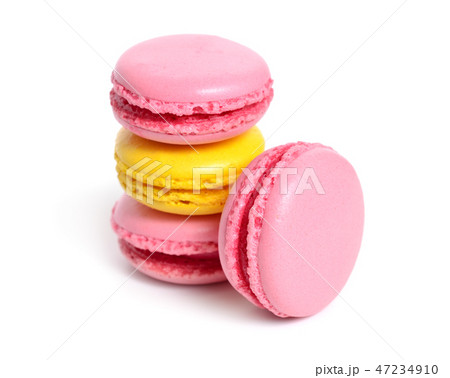 A macaron or French macaroon. 47234910