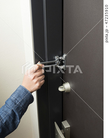 ワンルームマンション 玄関ドアの写真素材