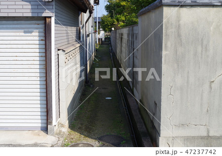 路地裏 47237742