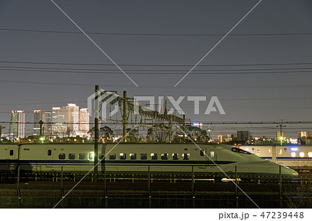 名古屋駅ビルの夜景と700系新幹線 47239448
