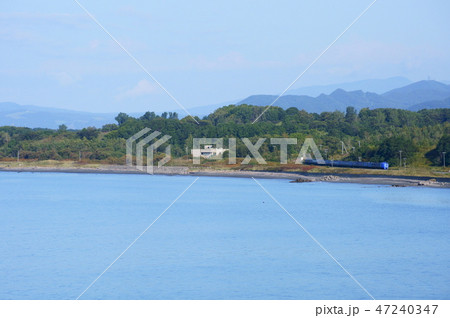 内浦湾の海岸線　北の大地を駆ける特急スーパー北斗 47240347