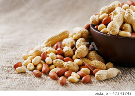 Peanuts in the shell and peeled close-up in cups. Peanuts in the shell and peeled close-up in cups. 47241748