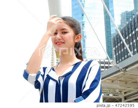 Beautiful women smile portrait and sunlight 47242595