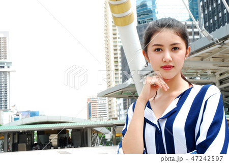 Beautiful women smile portrait and sunlight 47242597