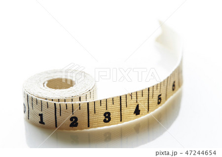 巻尺　スケール　白背景 47244654