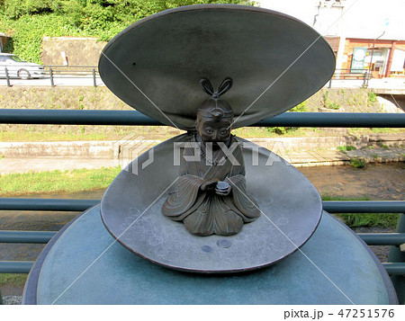 玉造温泉の八十神（やそかみ）の迫害神話のオブジェ 47251576