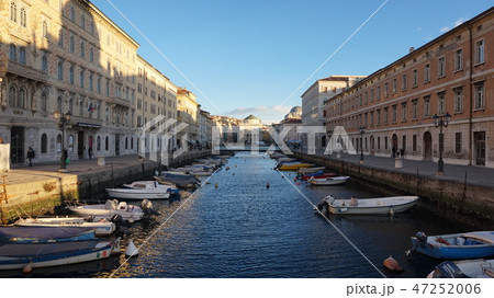 イタリア　トリエステ　運河 47252006