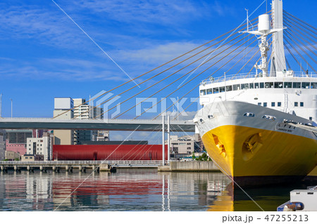 【青森】早朝の青森駅周辺ベイエリアの風景 47255213