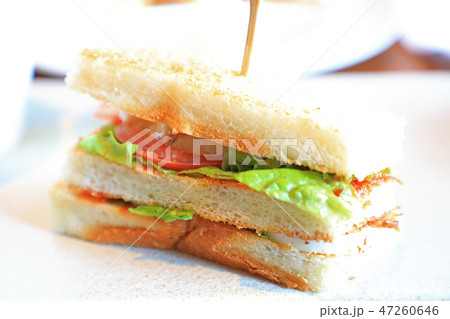 おいしいクラブハウスサンド おいしいクラブハウスサンド 47260646
