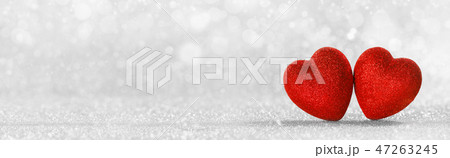 Red hearts on glitter background Red hearts on glitter background 47263245