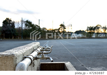 校庭と水道 校庭と水道 47263697