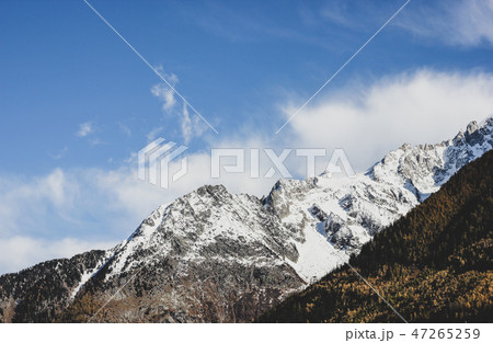 White snowy Alps mountains and blue sky with cloud White snowy Alps mountains and blue sky with cloud 47265259