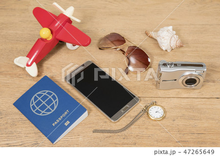 time to fly on holiday 47265649