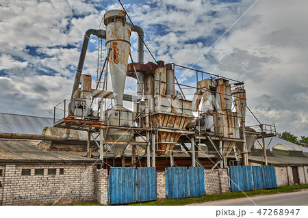 grain silo, loading trucks in feed mills factory grain silo, loading trucks in feed mills factory 47268947