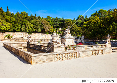 Jardins de la Fontaine park 47270079