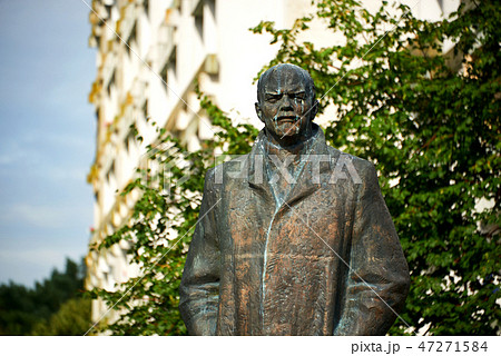 metal statue of Lenin in Schwerin metal statue of Lenin in Schwerin 47271584