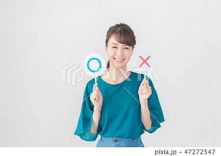 young woman young woman 47272547