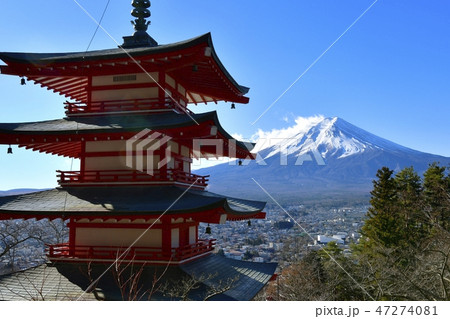 富士吉田新倉山浅間公園から富士山と市街地に五重塔 富士吉田新倉山浅間公園から富士山と市街地に五重塔 47274081