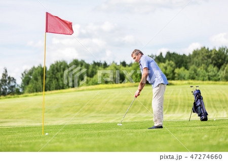 Senior man playing golf. 47274660