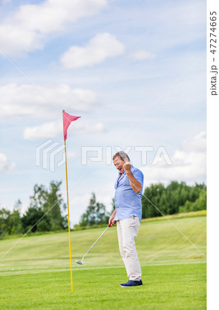 Senior man winning game on a golf course. 47274665