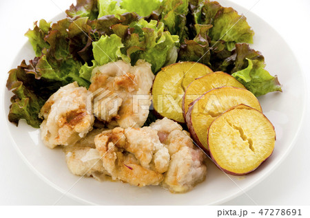 鶏の唐揚げさつま芋添え 鶏の唐揚げさつま芋添え 47278691