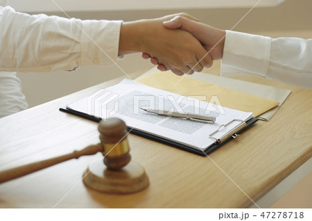 lawyer advises shaking hands. 47278718