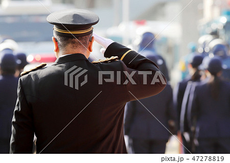 警察官 敬礼 警察官 敬礼 47278819