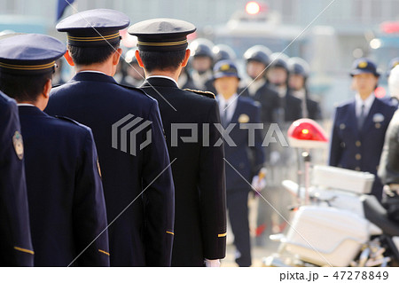警察官　気を付け 47278849
