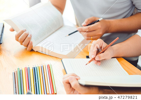 High school or college students studying 47279821