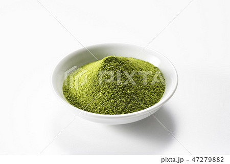 小皿に盛った青汁粉 47279882