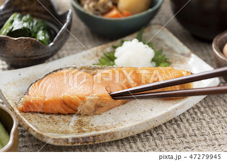 焼き鮭 47279945