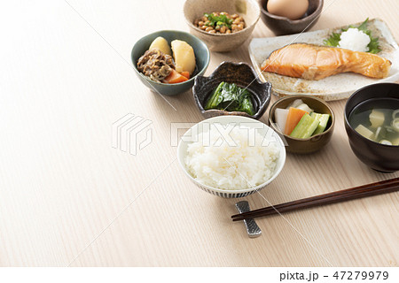 和食の朝食イメージ 47279979