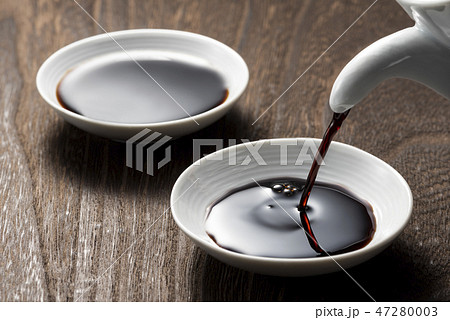 醤油を注ぐ 47280003