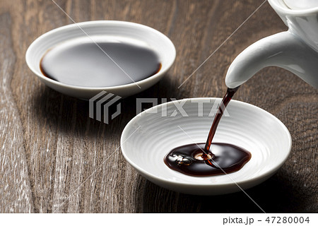 醤油を注ぐ 47280004