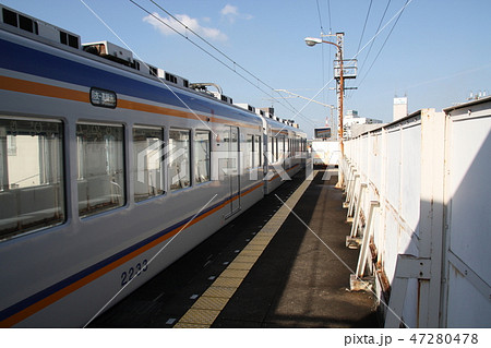 電車が見えるホーム05 47280478