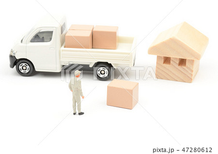 家と荷物 47280612