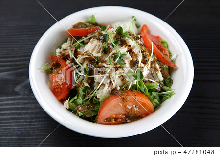 蒸し鶏豆腐サラダ 47281048