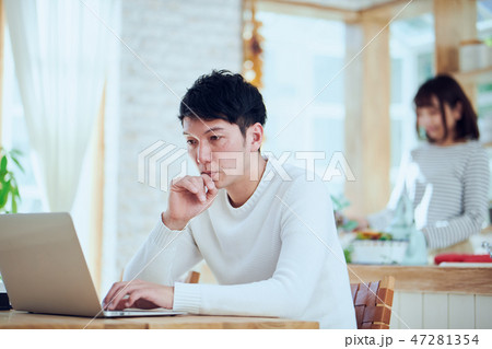 自宅　パソコン 47281354