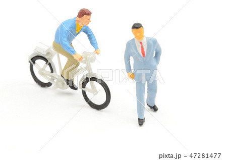 自転車と歩行者 47281477