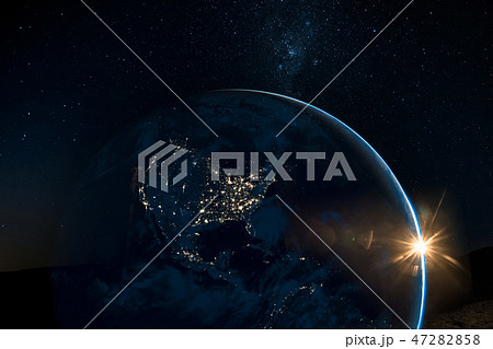 Night view of north America from the satellite 47282858