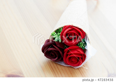 A couple gift roses on valentine day A couple gift roses on valentine day 47283438