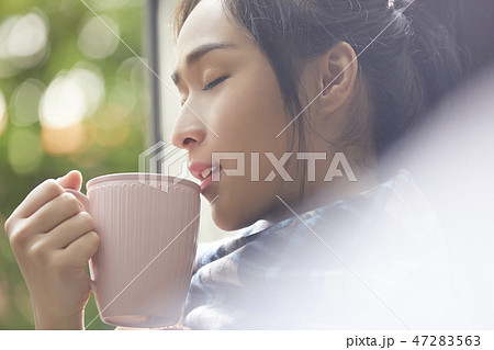 女性 リラックス 女性 リラックス 47283563