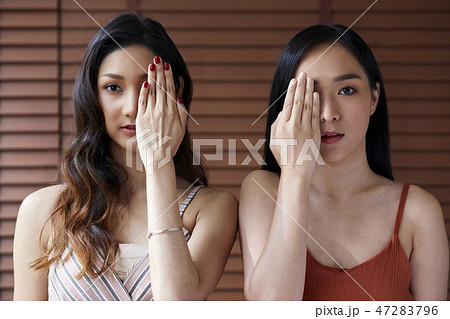 女性　ドレスアップ 47283796