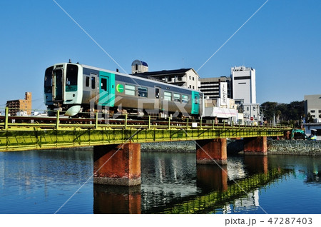 牟岐線(徳島・阿波富田間)を走る普通列車(1500形) 牟岐線(徳島・阿波富田間)を走る普通列車(1500形) 47287403